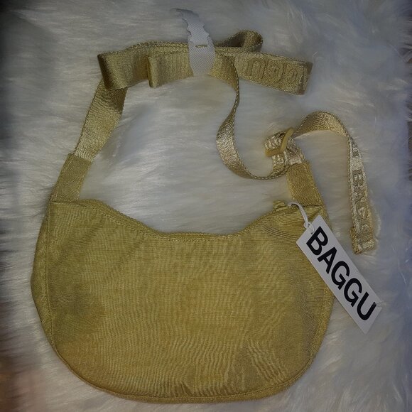 *NWT BAGGU Small Nylon Crescent Shoulder Bag in Butter Shade - Picture 4 of 7